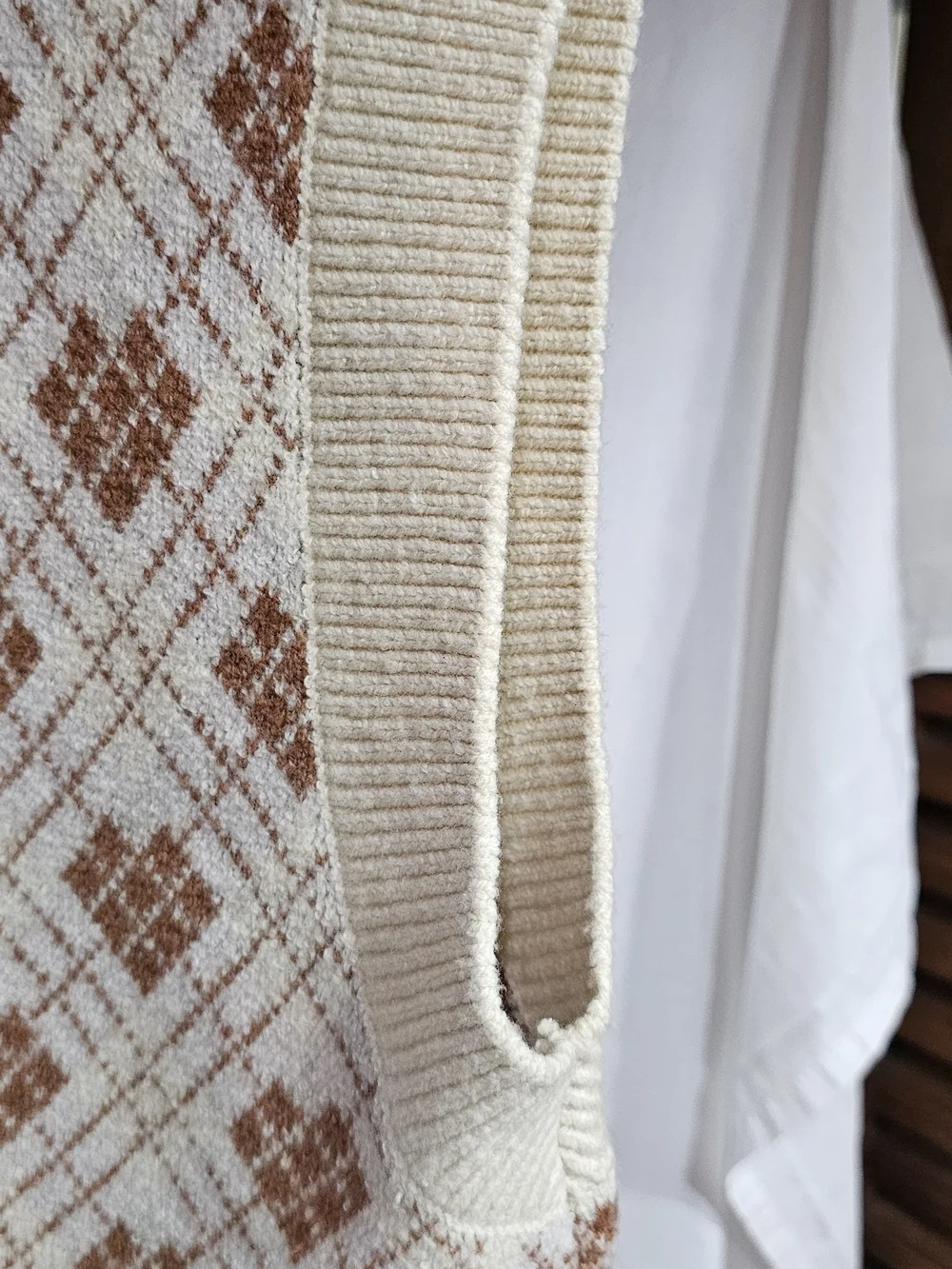 Arizona Jean Company Cream and Brown Argyle V-Neck Sweater Vest Size M Woman